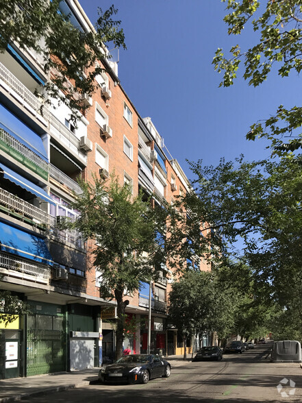 Calle de Manuel Ferrero, 5, Madrid, Madrid for rent - Primary Photo - Image 1 of 10