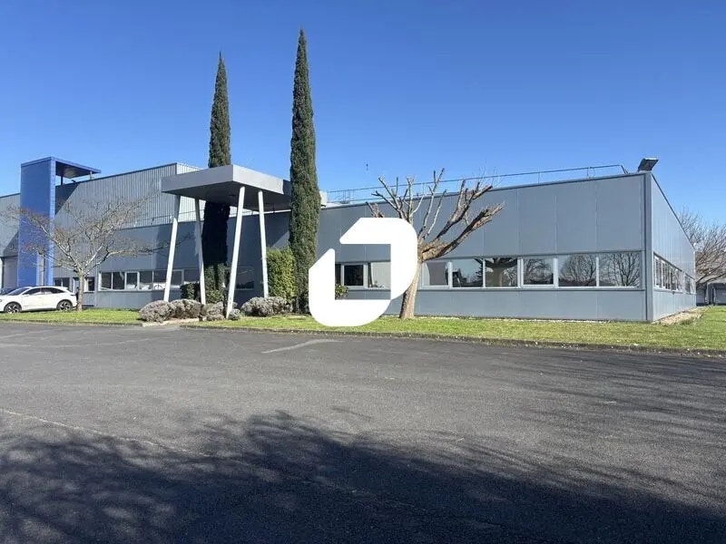 Location Entrepôt 6 223 m² - Photo 1