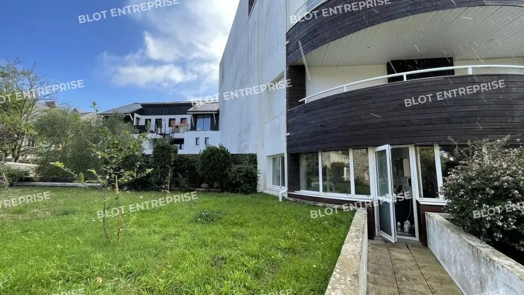 Office in La Baule-Escoublac for sale Building Photo- Image 1 of 12