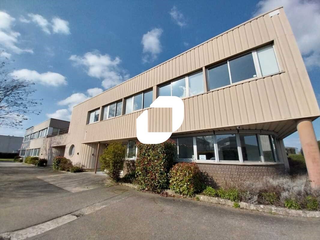 Office in Les Clayes-sous-Bois to rent Building Photo- Image 1 of 14