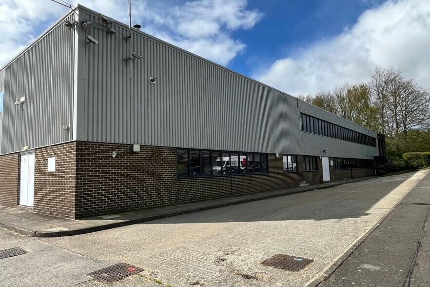 1 Crompton Rd, Swindon to rent - Building Photo - Image 3 of 4