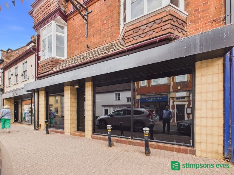 31 High St, Milton Keynes to rent - Building Photo - Image 1 of 5