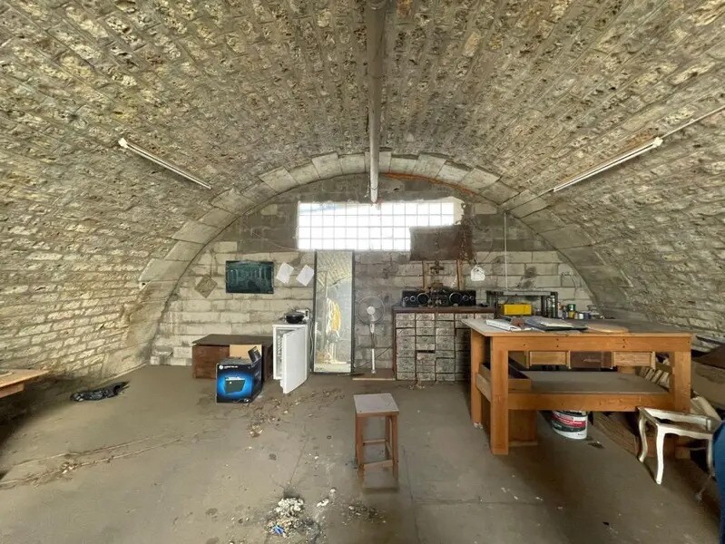 Industrial in Meudon to rent Interior Photo- Image 1 of 4