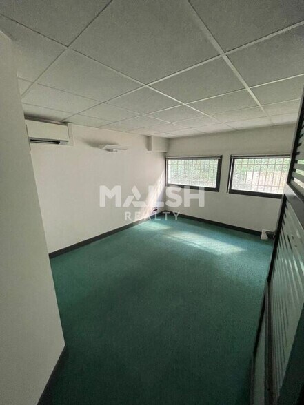 Retail in Lyon to rent - Building Photo - Image 3 of 21