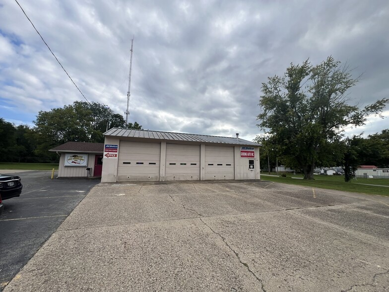 989 W Harrison Ave, Decatur, IL for sale - Primary Photo - Image 1 of 14