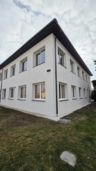 Office in Le Pontet to rent - Building Photo - Image 2 of 12