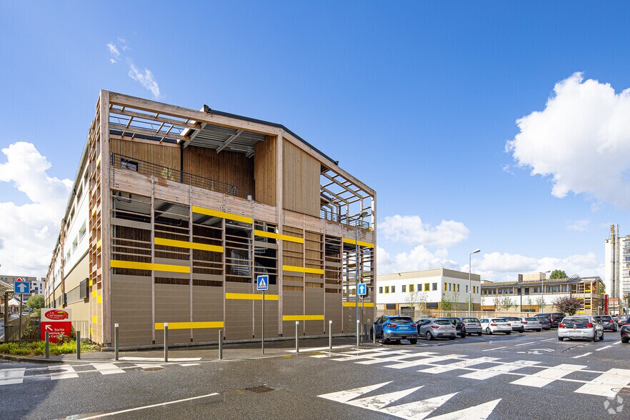 Light Industrial in Fresnes to rent - Building Photo - Image 3 of 3