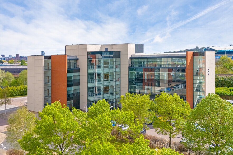 Gelderd Rd, Leeds to rent - Building Photo - Image 2 of 5