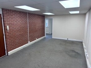 Murdock Rd, Swindon to rent Interior Photo- Image 2 of 3