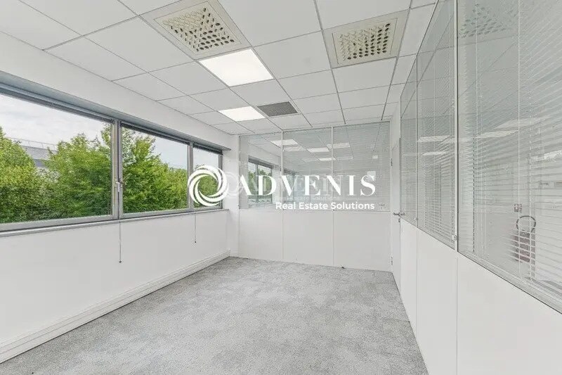 Office in Roissy-en-France to rent - Interior Photo - Image 3 of 10