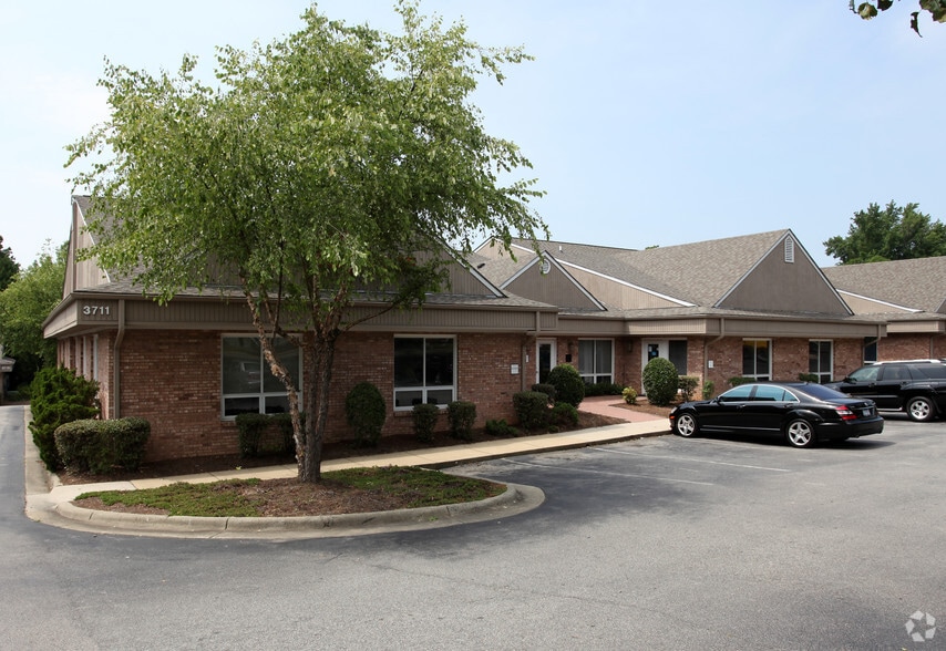 3711 University Dr, Durham, NC for rent - Primary Photo - Image 1 of 3