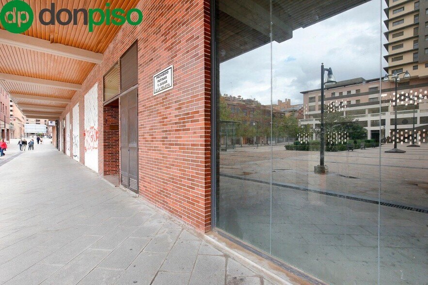 Retail in Granada for sale - Building Photo - Image 2 of 24