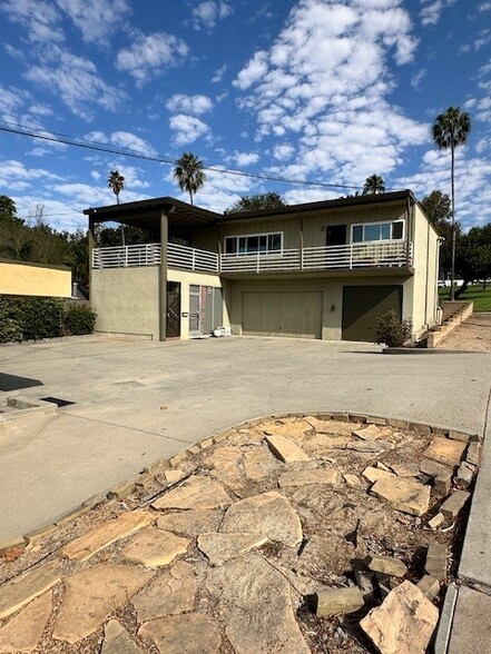 2107 Cherry Ave, Signal Hill, CA for sale - Building Photo - Image 1 of 25