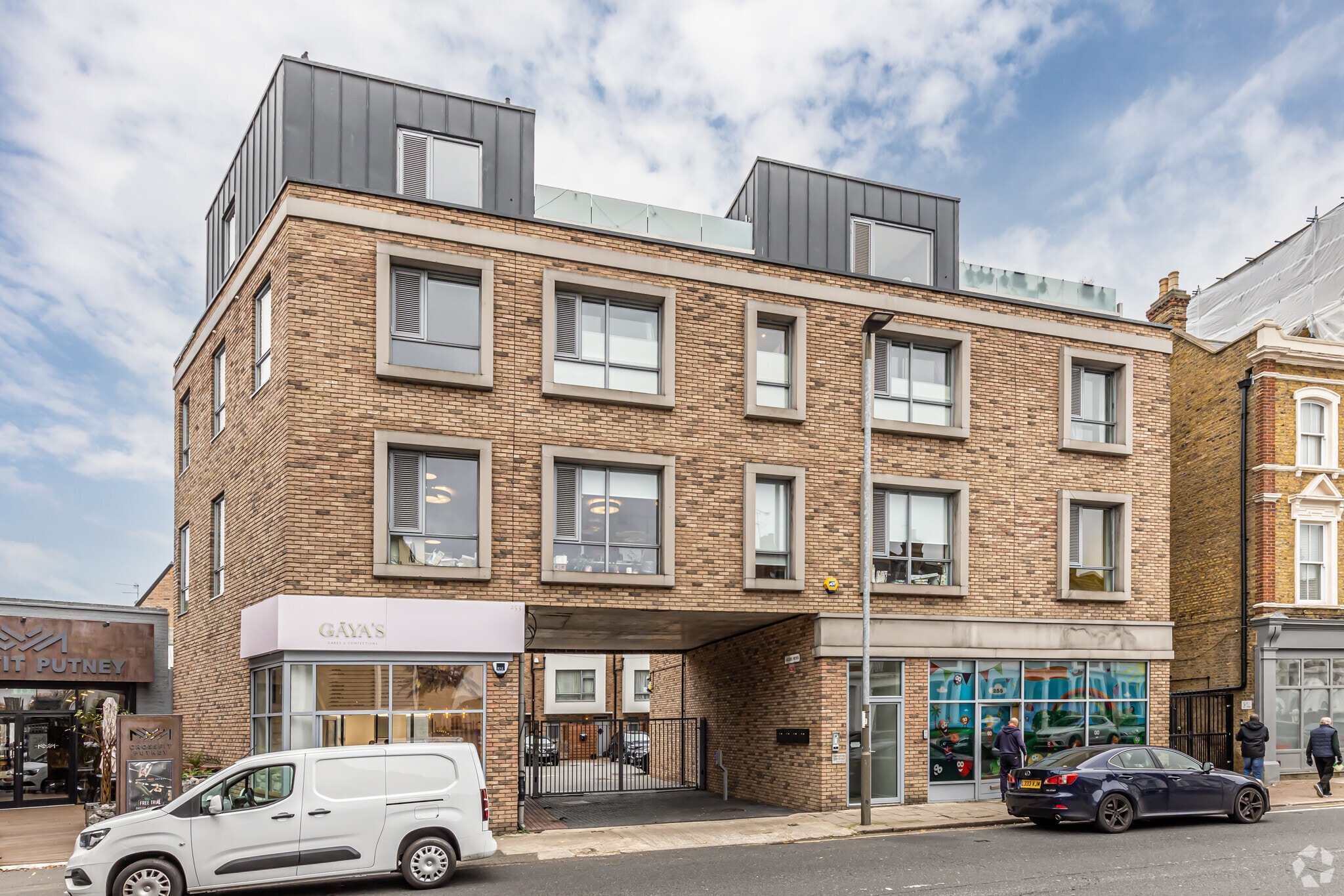 253-255 Putney Bridge Rd, London for sale Primary Photo- Image 1 of 1