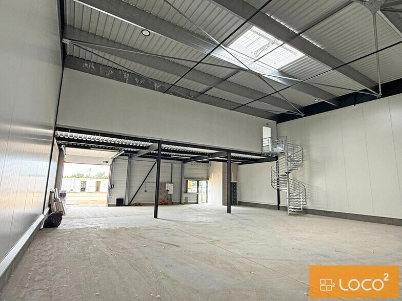 Light Industrial in Bruguières to rent - Building Photo - Image 3 of 6