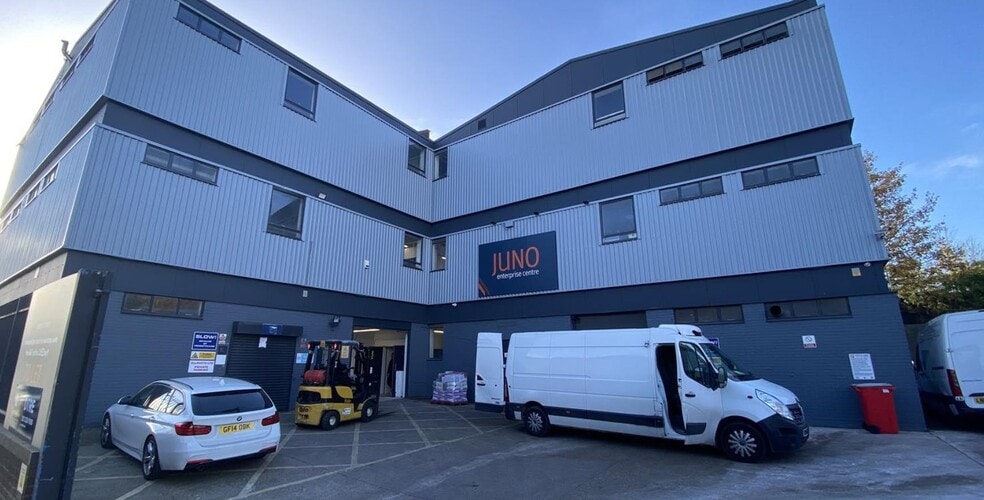 Juno Way, London to rent - Building Photo - Image 2 of 7