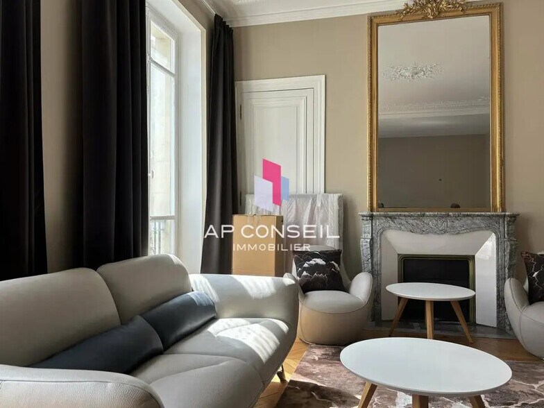 Office in Versailles to rent - Building Photo - Image 1 of 16