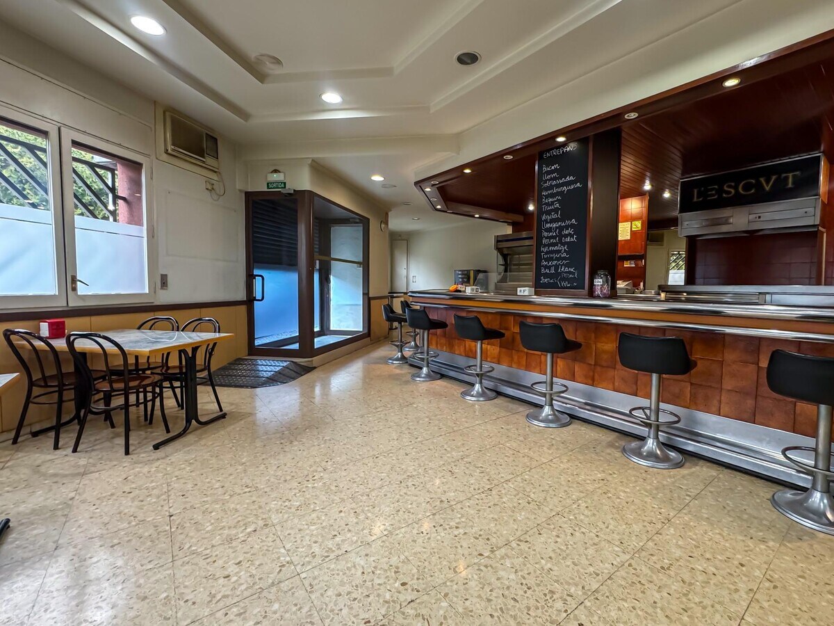 Manresa, BAR 08241 - Unit Pt 02 -  - Interior Photo - Image 2 of 14