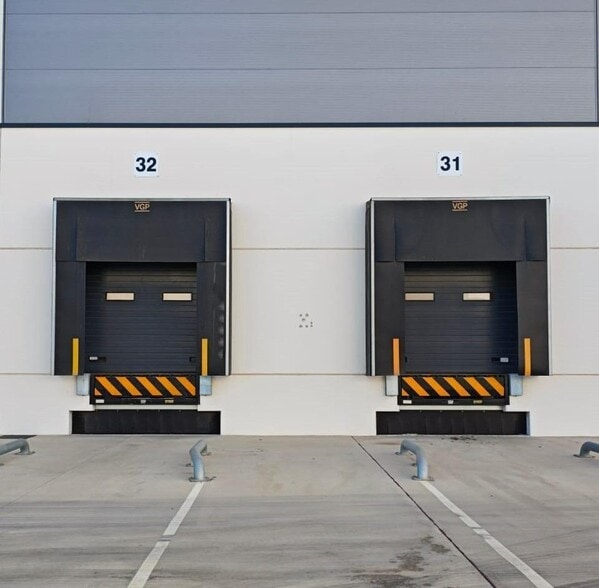 Industrial in Dos Hermanas, Sevilla to rent - Building Photo - Image 1 of 10