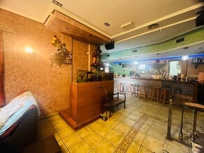 Retail in Ponferrada, León to rent Interior Photo- Image 1 of 12