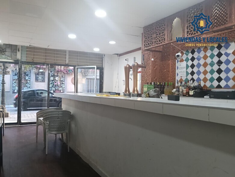 Calle Molinos, 8, Granada, Granada to rent - Building Photo - Image 2 of 26
