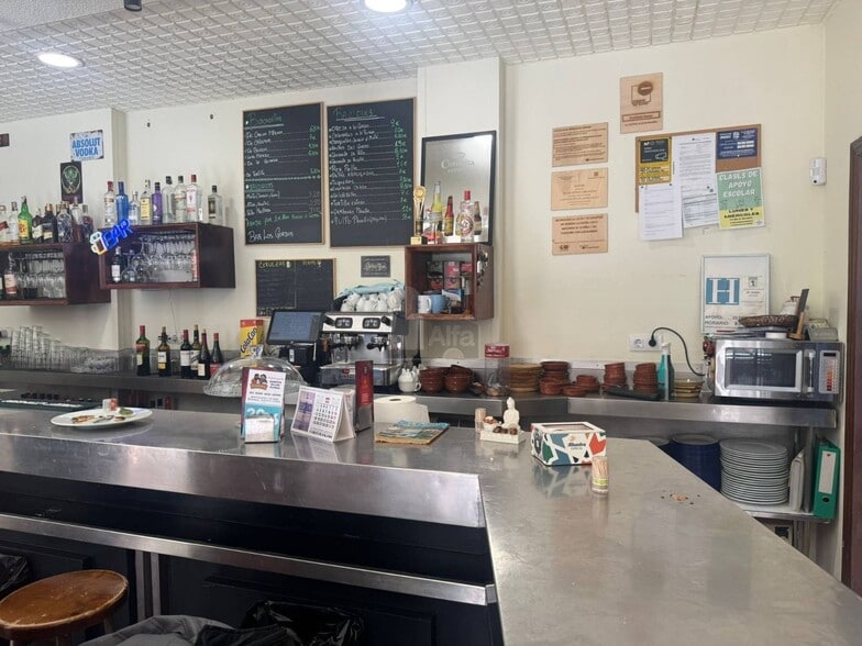 Retail in Madrid, Madrid to rent - Interior Photo - Image 2 of 3