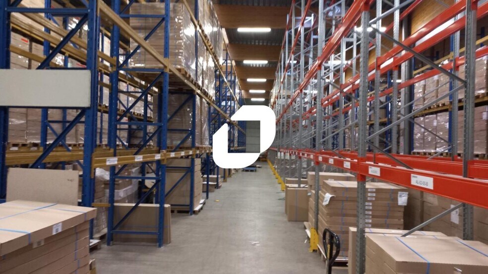 Industrial in Saint-Thibault-des-Vignes to rent - Interior Photo - Image 3 of 4