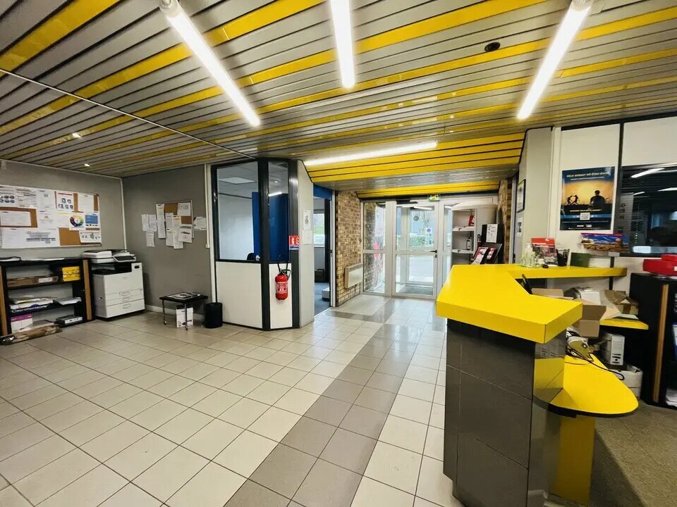 Location Local d'activités 920 m² - Photo 1