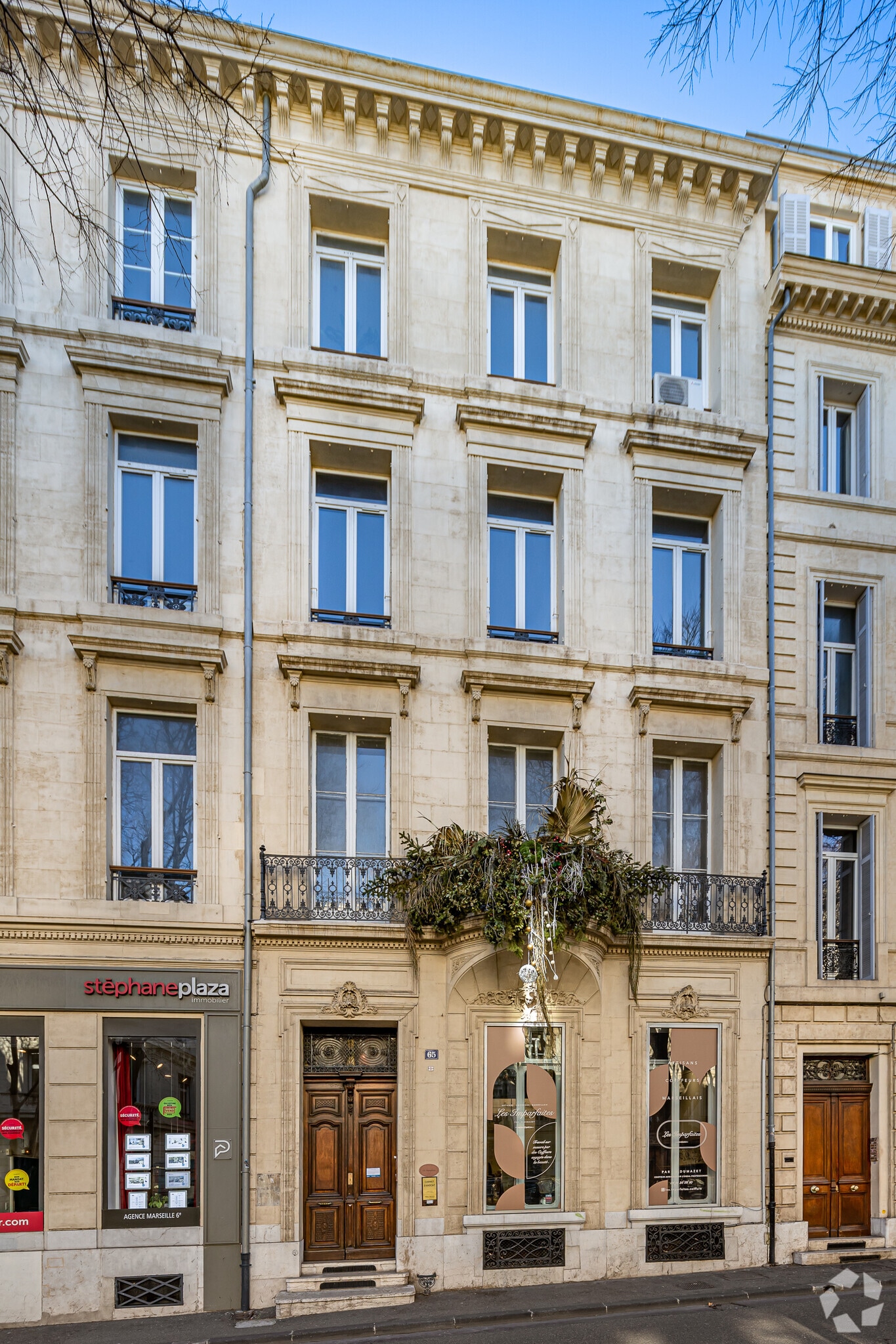 Office / Retail in Marseille to rent Primary Photo- Image 1 of 3