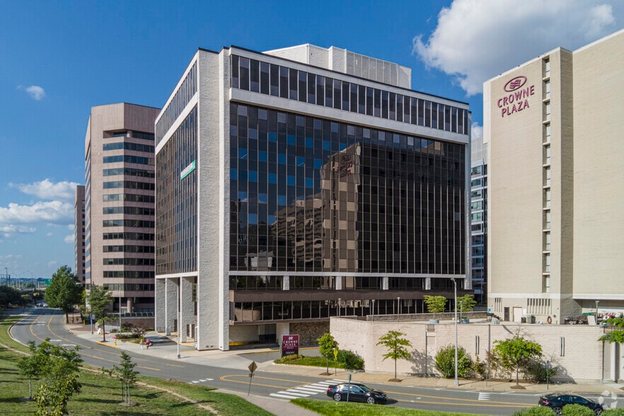 1401 S Clark St, Arlington, VA to rent - Building Photo - Image 2 of 6