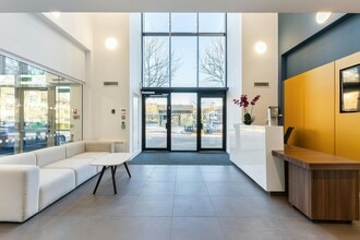 Frederick Pl, High Wycombe to rent Building Photo- Image 1 of 16