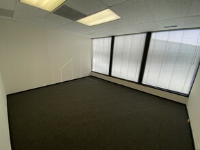 540-550 W Frontage Rd, Northfield, IL for rent Interior Photo- Image 1 of 4