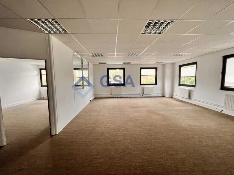 Office in Lisses to rent - Interior Photo - Image 3 of 5