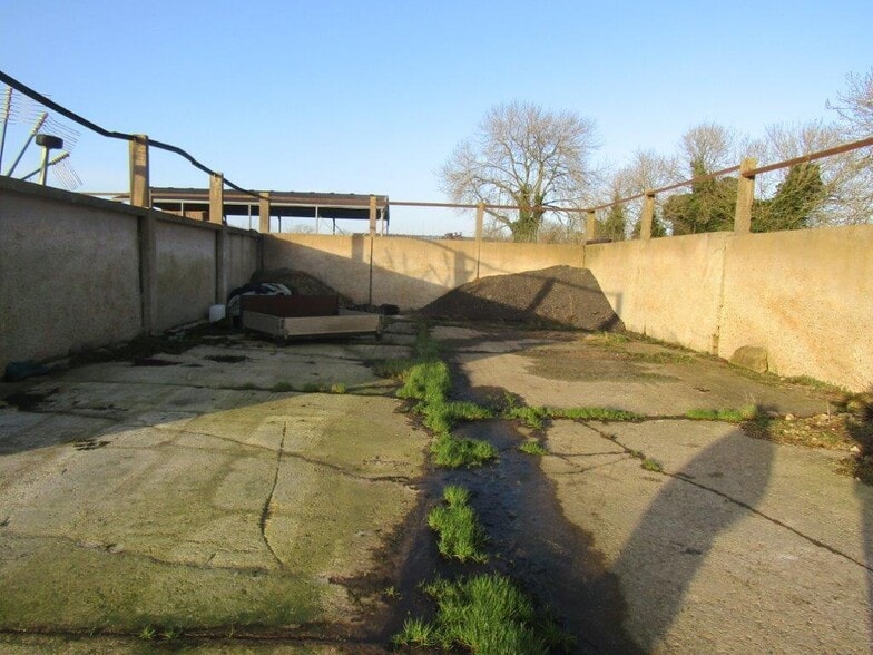 West St, Steeple Claydon to rent - Building Photo - Image 2 of 2