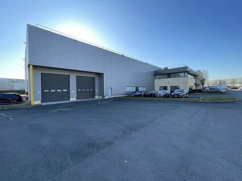 11 Rue De La Grande Borne, Le Mesnil-Amelot to rent - Building Photo - Image 1 of 6