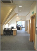 Portsmouth Rd, Esher to rent Interior Photo- Image 1 of 3