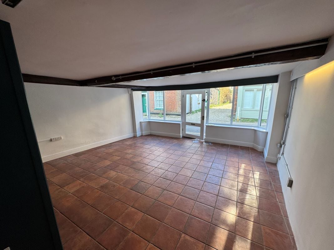 30 High St, Blakeney to rent Interior Photo- Image 1 of 4