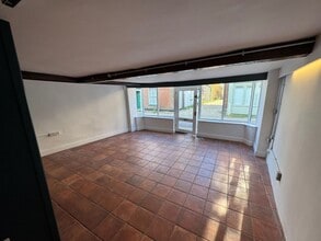 30 High St, Blakeney to rent Interior Photo- Image 1 of 4