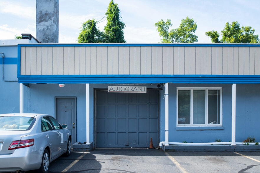 504 Main St, Farmington, CT to rent - Building Photo - Image 3 of 7