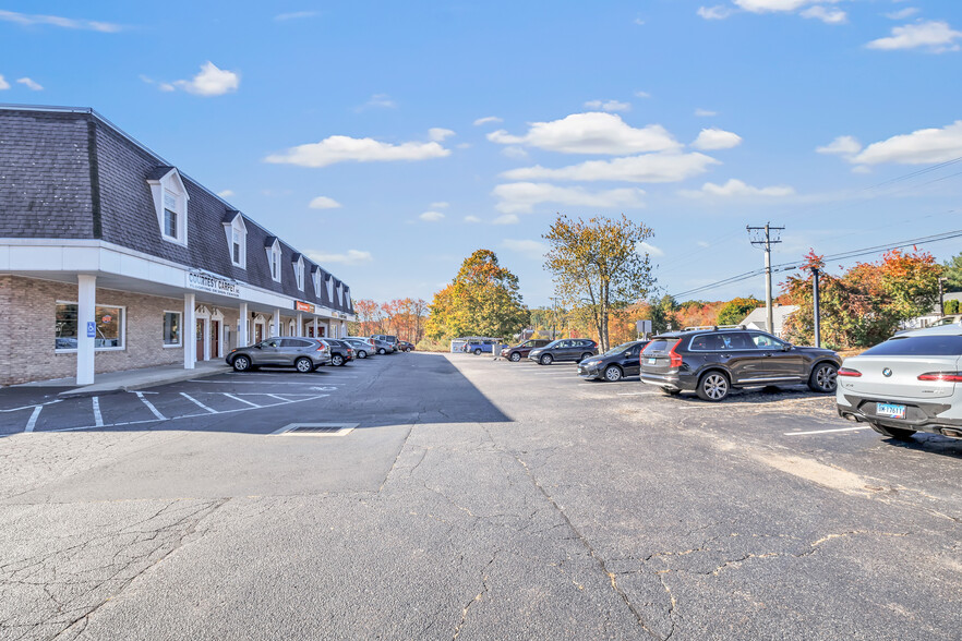 450 Monroe Tpke, Monroe, CT for rent - Building Photo - Image 3 of 9