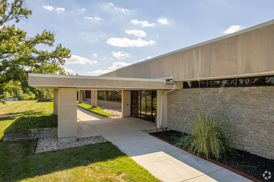 10001 Alliance Rd, Blue Ash, OH for rent - Building Photo - Image 3 of 5