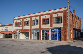 209 S 5th St, Chickasha, OK for rent Building Photo- Image 1 of 24