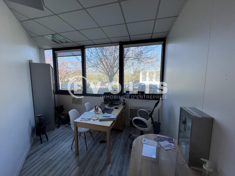 123 Chemin Des Bassins, Créteil to rent - Interior Photo - Image 2 of 10