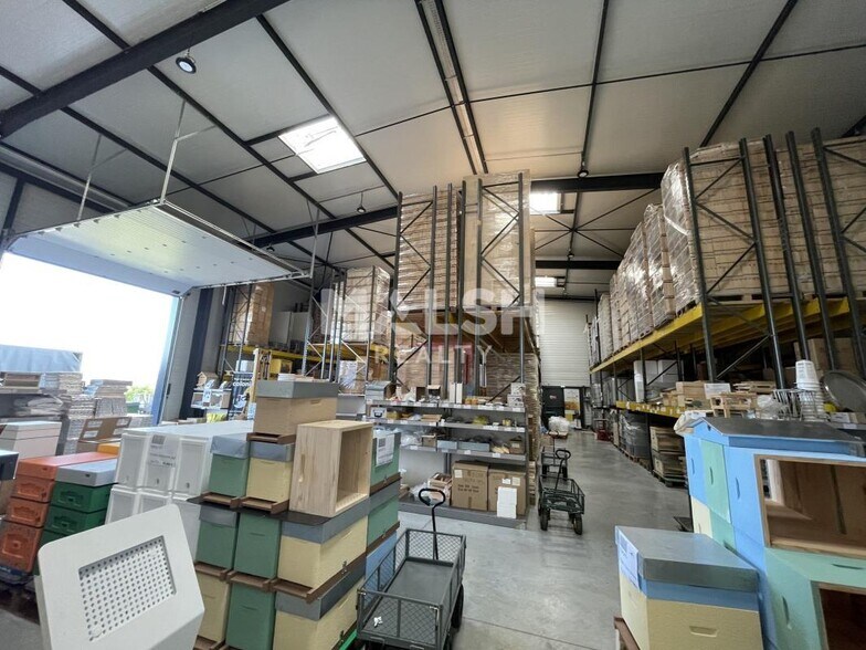Light Industrial in Chasselay to rent - Interior Photo - Image 1 of 6