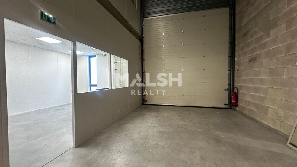 125 Rue Du Chat Botte, Beynost to rent - Interior Photo - Image 1 of 7