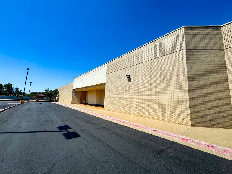 3001 W Loop 250 N, Midland, TX for rent - Building Photo - Image 1 of 10