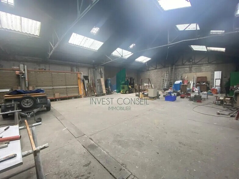 Light Industrial in Colombes to rent - Interior Photo - Image 3 of 4