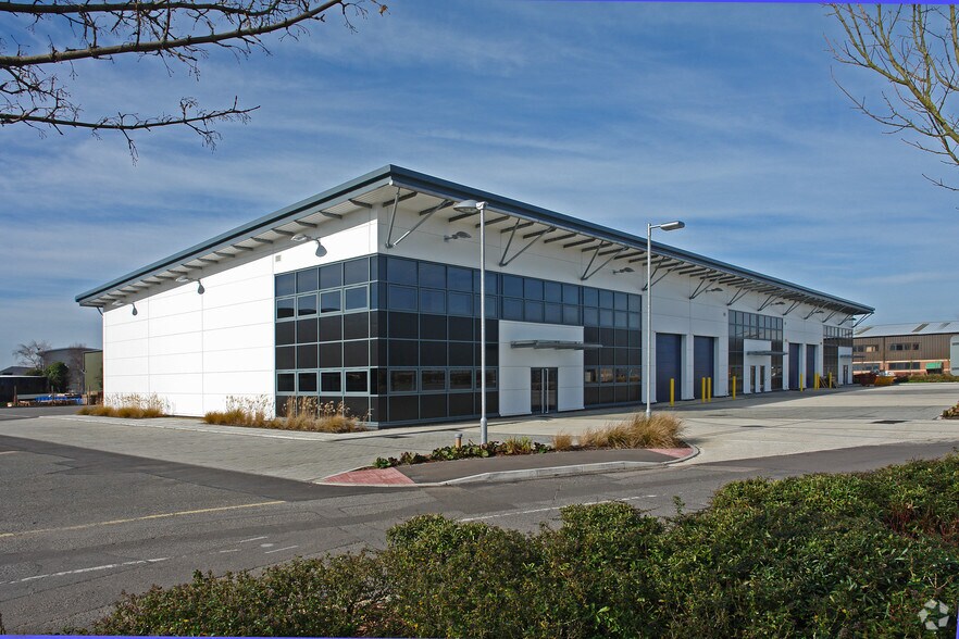 Thame Rd, Aylesbury, HP17 8LJ UK