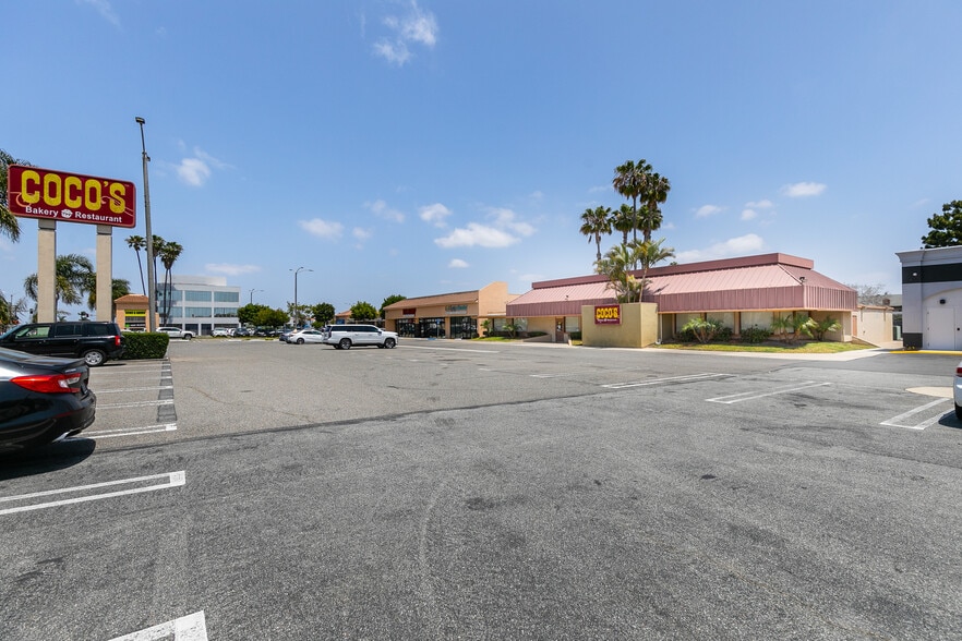 2750 Harbor Blvd, Costa Mesa, CA for rent - Building Photo - Image 2 of 9