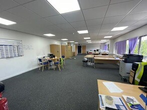 Millshaw Park Close, Leeds to rent Interior Photo- Image 2 of 2